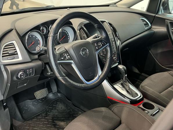 Opel Astra J Рестайлинг с пробегом 2015 года, цена 810 000 рублей, 142000 км, универсал, Автокод Объявления