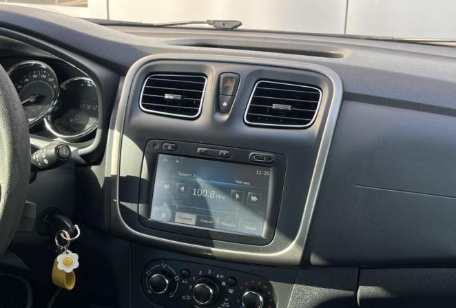 Renault Sandero II с пробегом 2015 года, цена 820 000 рублей, 177812 км, хэтчбек, Автокод Объявления
