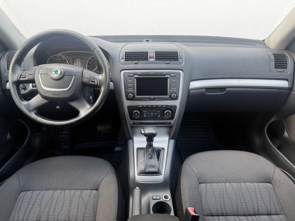 Skoda Octavia II (A5) Рестайлинг с пробегом 2013 года, цена 800 000 рублей, 278191 км, лифтбек, Автокод Объявления