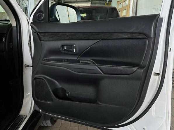 Mitsubishi Outlander III Рестайлинг 2 с пробегом 2016 года, цена 1 860 000 рублей, 113117 км, внедорожник, Автокод Объявления