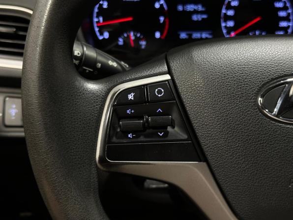 Hyundai Solaris II с пробегом 2017 года, цена 1 051 000 рублей, 209163 км, седан, Автокод Объявления
