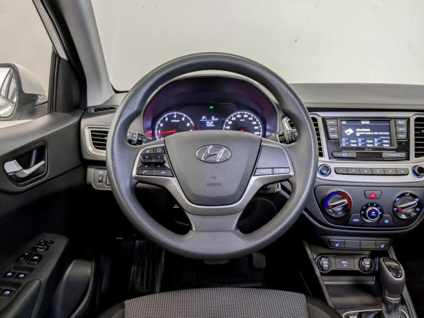 Hyundai Solaris II Рестайлинг с пробегом 2022 года, цена 1 615 000 рублей, 83964 км, седан, Автокод Объявления