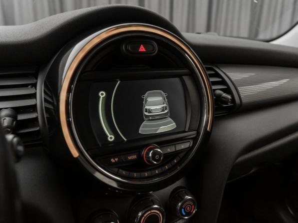Mini Hatch III (F55/F56) с пробегом 2018 года, цена 1 420 000 рублей, 153302 км, хэтчбек, Автокод Объявления