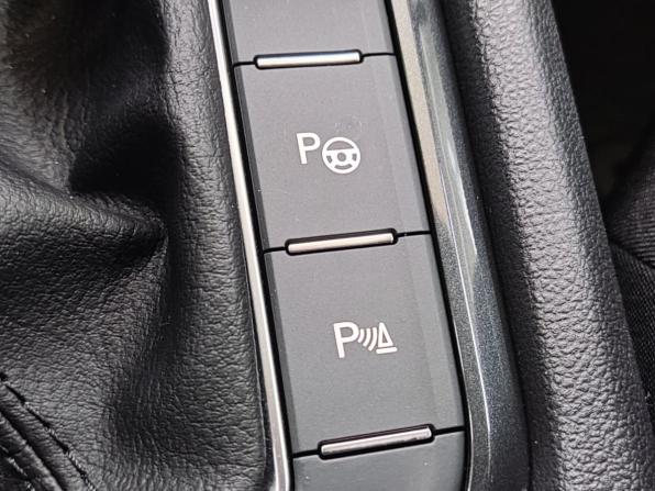 Volkswagen Tiguan II Рестайлинг с пробегом 2021 года, цена 3 190 000 рублей, 29763 км, внедорожник, Автокод Объявления