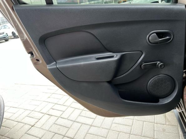 Renault Sandero II Рестайлинг с пробегом 2020 года, цена 1 049 000 рублей, 50300 км, хэтчбек, Автокод Объявления