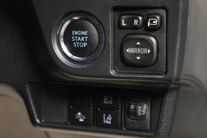 Toyota Corolla XI (E160 E170 E180) с пробегом 2020 года, цена 1 599 000 рублей, 55200 км, универсал, Автокод Объявления