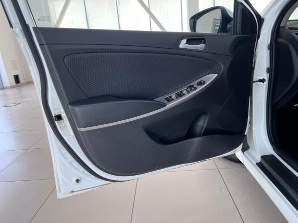 Hyundai Solaris I Рестайлинг с пробегом 2015 года, цена 1 090 000 рублей, 97970 км, хэтчбек, Автокод Объявления