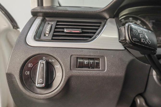 Skoda Rapid I Рестайлинг с пробегом 2019 года, цена 989 000 рублей, 216000 км, лифтбек, Автокод Объявления