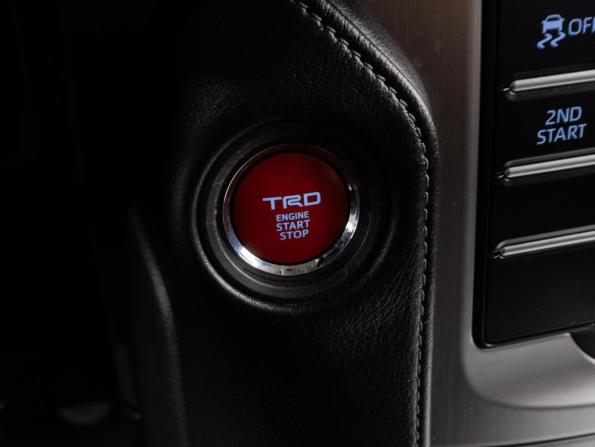 Toyota Land Cruiser Prado 150 Series Рестайлинг 2 с пробегом 2019 года, цена 5 879 000 рублей, 184028 км, внедорожник, Автокод Объявления