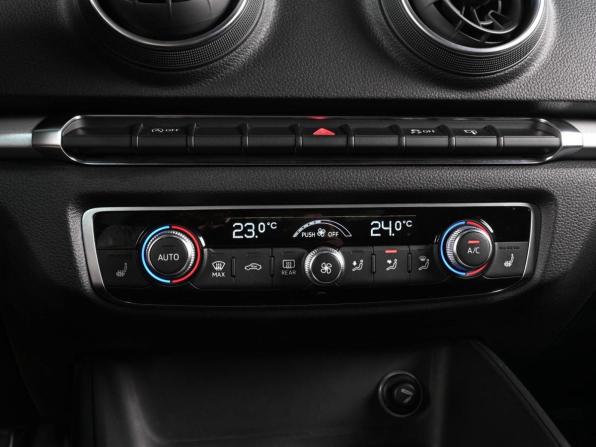 Audi A3 III (8V) Рестайлинг с пробегом 2016 года, цена 1 629 000 рублей, 138544 км, седан, Автокод Объявления