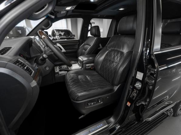 Toyota Land Cruiser 200 Series Рестайлинг 2 с пробегом 2018 года, цена 6 790 000 рублей, 240208 км, внедорожник, Автокод Объявления