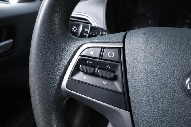 Hyundai Solaris II с пробегом 2019 года, цена 1 359 000 рублей, 139000 км, седан, Автокод Объявления