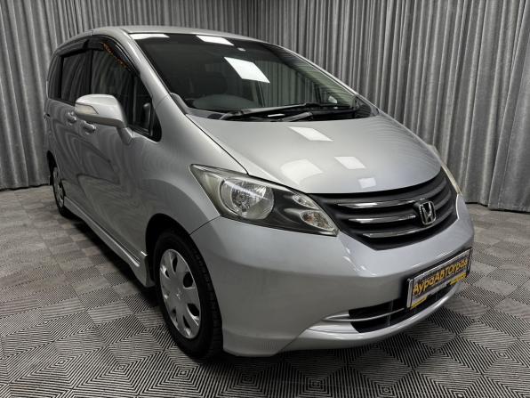 Honda Freed I с пробегом 2010 года, цена 1 085 000 рублей, 102558 км, компактвэн, Автокод Объявления