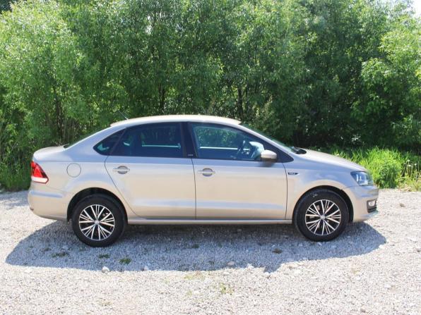 Volkswagen Polo V Рестайлинг с пробегом 2016 года, цена 1 028 000 рублей, 89700 км, седан, Автокод Объявления