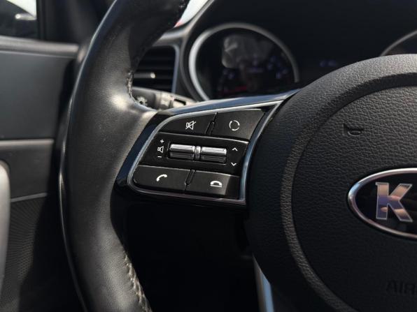 Kia Ceed III с пробегом 2019 года, цена 1 600 000 рублей, 135000 км, универсал, Автокод Объявления