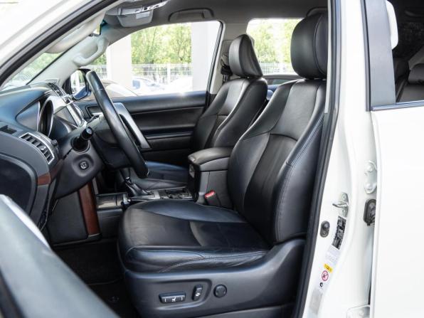 Toyota Land Cruiser Prado 150 Series Рестайлинг 1 с пробегом 2016 года, цена 3 930 000 рублей, 201481 км, внедорожник, Автокод Объявления