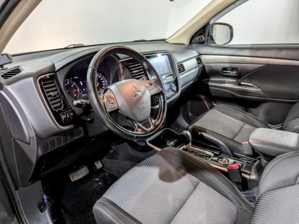 Mitsubishi Outlander III Рестайлинг 2 с пробегом 2018 года, цена 1 965 000 рублей, 136433 км, внедорожник, Автокод Объявления