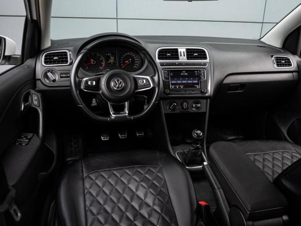 Volkswagen Polo V Рестайлинг с пробегом 2018 года, цена 1 445 000 рублей, 135392 км, седан, Автокод Объявления