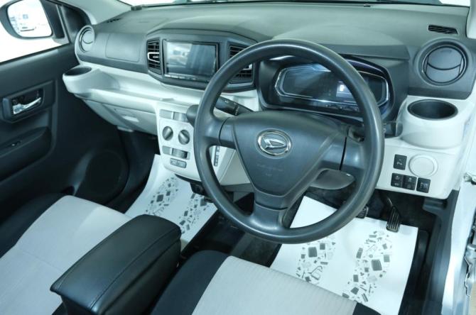 Daihatsu Mira e:S II с пробегом 2021 года, цена 749 000 рублей, 115130 км, хэтчбек, Автокод Объявления