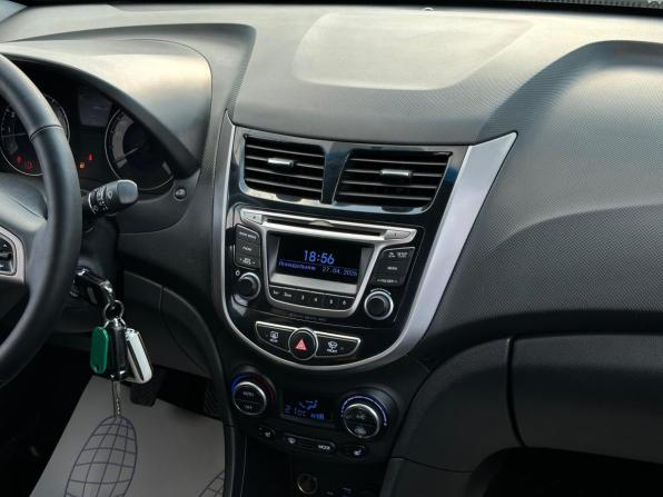 Hyundai Solaris I Рестайлинг с пробегом 2014 года, цена 980 000 рублей, 135000 км, седан, Автокод Объявления