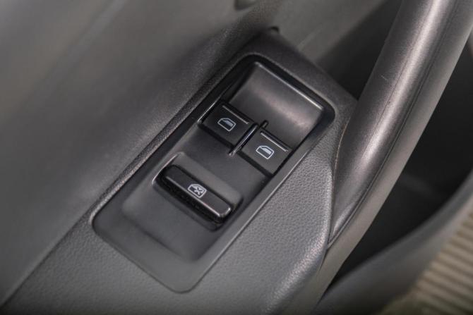 Volkswagen Polo V Рестайлинг с пробегом 2017 года, цена 1 049 000 рублей, 300000 км, седан, Автокод Объявления