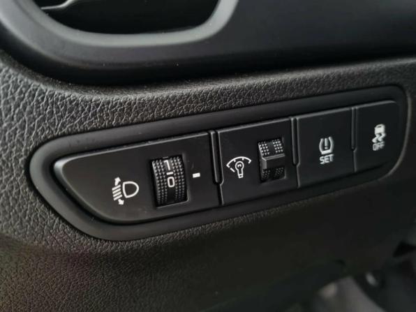Kia Rio IV Рестайлинг с пробегом 2021 года, цена 1 792 000 рублей, 60210 км, хэтчбек, Автокод Объявления