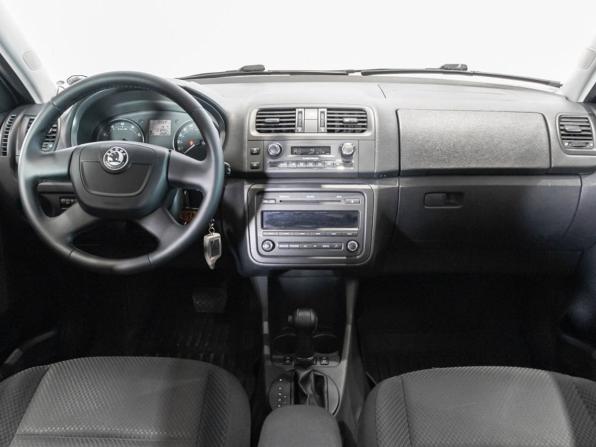 Skoda Fabia II Рестайлинг с пробегом 2010 года, цена 654 000 рублей, 210500 км, хэтчбек, Автокод Объявления