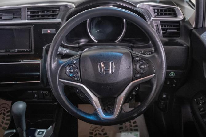 Honda Fit III Рестайлинг с пробегом 2018 года, цена 1 429 000 рублей, 34000 км, хэтчбек, Автокод Объявления