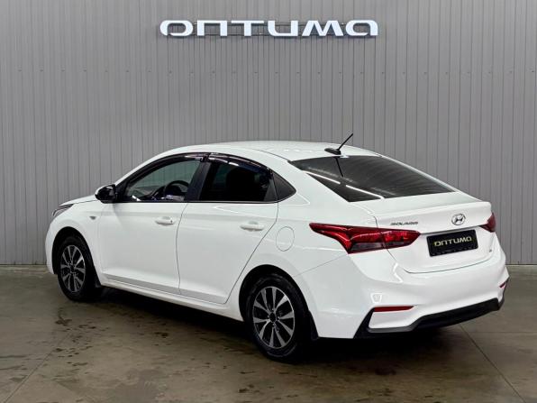 Hyundai Solaris II с пробегом 2018 года, цена 1 047 000 рублей, 99114 км, седан, Автокод Объявления