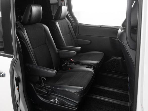 Toyota Noah III (R80) Рестайлинг с пробегом 2018 года, цена 2 349 000 рублей, 120279 км, минивэн, Автокод Объявления