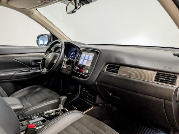 Mitsubishi Outlander III Рестайлинг 3 с пробегом 2022 года, цена 2 795 000 рублей, 65823 км, внедорожник, Автокод Объявления