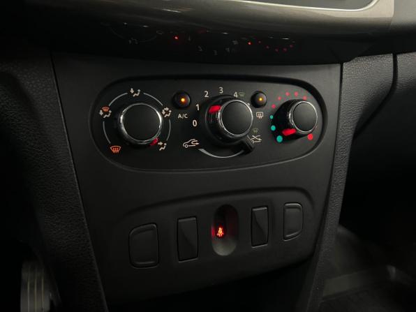 Renault Sandero II Рестайлинг с пробегом 2021 года, цена 1 240 000 рублей, 83000 км, хэтчбек, Автокод Объявления