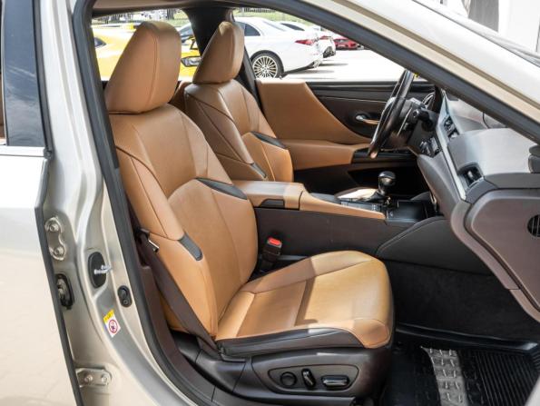 Lexus ES VII с пробегом 2018 года, цена 3 070 500 рублей, 167888 км, седан, Автокод Объявления