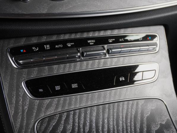 Mercedes-Benz E-Класс V (W213 S213 C238) Рестайлинг с пробегом 2022 года, цена 6 279 000 рублей, 45571 км, седан, Автокод Объявления