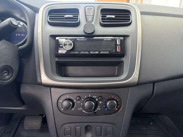 Renault Logan II с пробегом 2015 года, цена 599 000 рублей, 97512 км, седан, Автокод Объявления