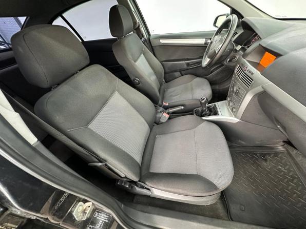 Opel Astra H Рестайлинг с пробегом 2012 года, цена 680 000 рублей, 206800 км, седан, Автокод Объявления