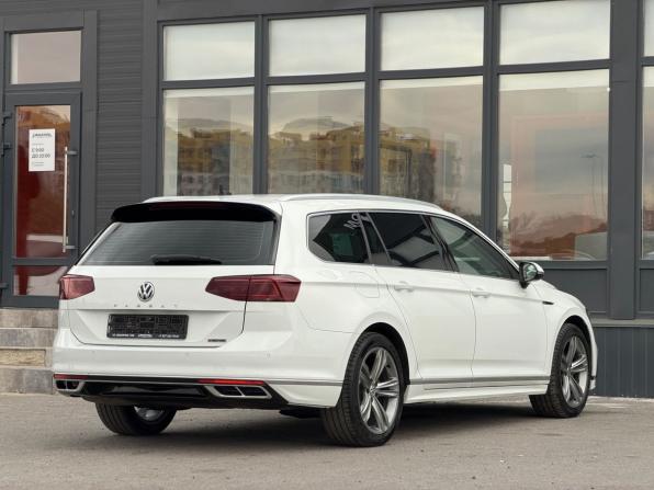 Volkswagen Passat B8 Рестайлинг с пробегом 2019 года, цена 2 749 000 рублей, 172000 км, универсал, Автокод Объявления