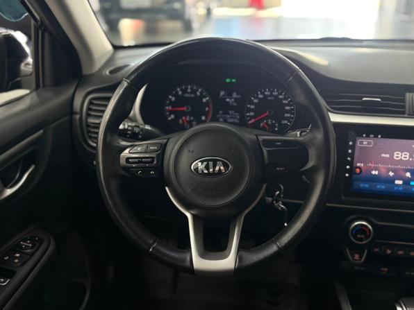 Kia Rio IV Рестайлинг с пробегом 2021 года, цена 1 610 000 рублей, 102800 км, седан, Автокод Объявления