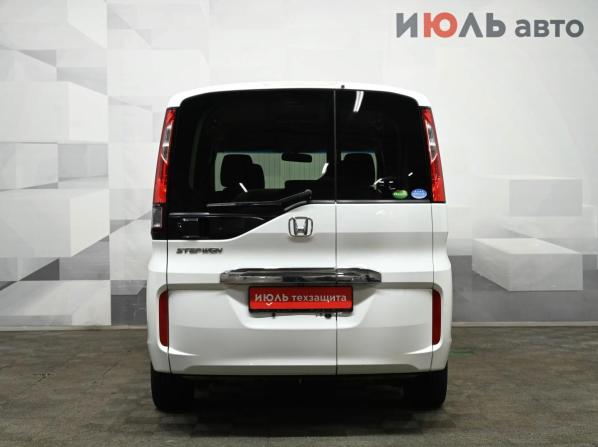Honda Stepwgn V с пробегом 2017 года, цена 2 250 000 рублей, 84500 км, минивэн, Автокод Объявления