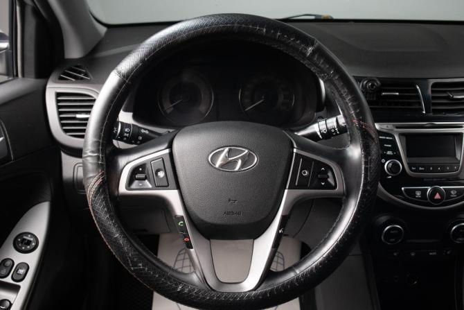Hyundai Solaris I Рестайлинг с пробегом 2016 года, цена 1 099 000 рублей, 130000 км, седан, Автокод Объявления