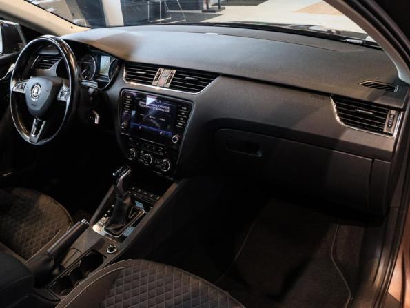 Skoda Octavia III (A7) Рестайлинг с пробегом 2017 года, цена 1 650 000 рублей, 128878 км, лифтбек, Автокод Объявления
