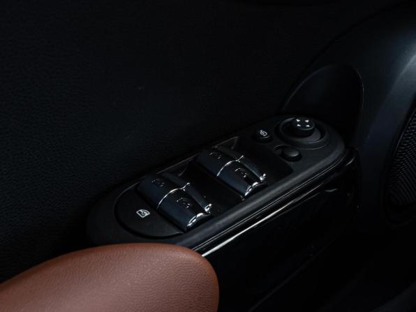 Mini Hatch III (F55/F56) Рестайлинг 2 с пробегом 2021 года, цена 2 795 000 рублей, 12126 км, хэтчбек, Автокод Объявления