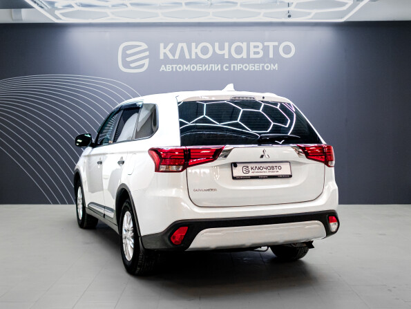 Mitsubishi Outlander III Рестайлинг 3 с пробегом 2021 года, цена 2 596 000 рублей, 46500 км, внедорожник, Автокод Объявления