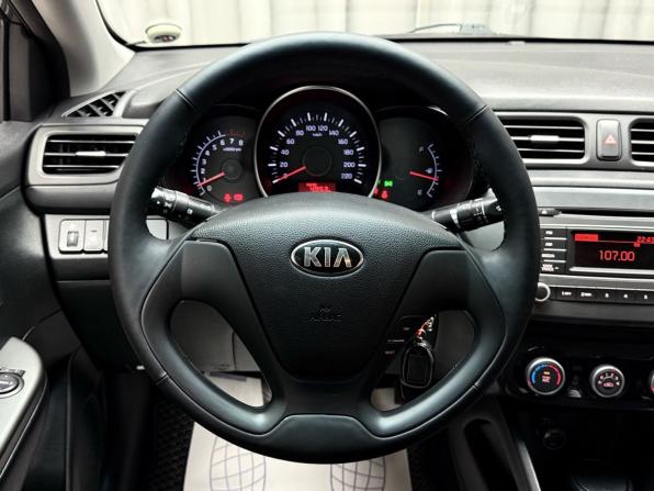 Kia Rio III Рестайлинг с пробегом 2015 года, цена 999 999 рублей, 98234 км, седан, Автокод Объявления