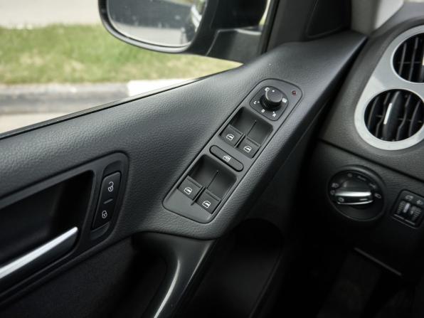 Volkswagen Tiguan I Рестайлинг с пробегом 2015 года, цена 1 205 800 рублей, 200804 км, внедорожник, Автокод Объявления