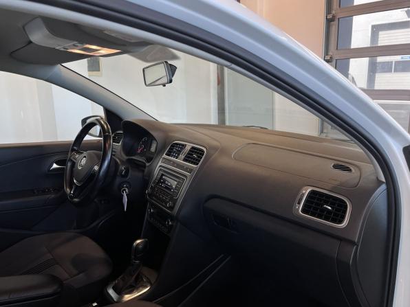Volkswagen Polo V Рестайлинг с пробегом 2016 года, цена 1 360 000 рублей, 81500 км, седан, Автокод Объявления