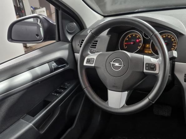 Opel Astra H Рестайлинг с пробегом 2011 года, цена 639 000 рублей, 142768 км, седан, Автокод Объявления