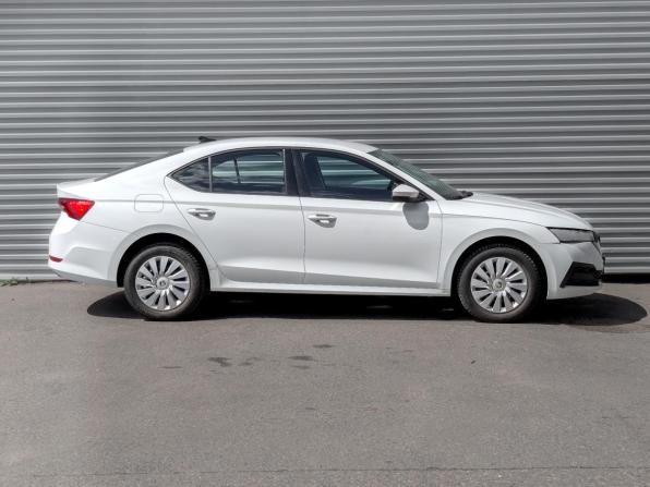 Skoda Octavia IV (A8) с пробегом 2021 года, цена 2 355 000 рублей, 43099 км, лифтбек, Автокод Объявления