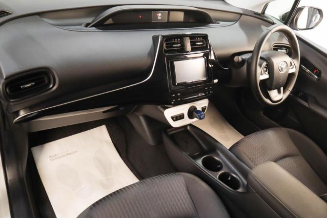 Toyota Prius IV (XW50) с пробегом 2017 года, цена 1 479 000 рублей, 185000 км, лифтбек, Автокод Объявления