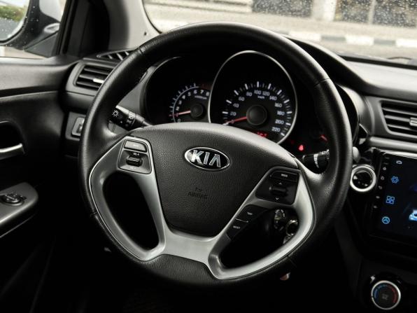 Kia Rio III Рестайлинг с пробегом 2017 года, цена 1 030 000 рублей, 122900 км, седан, Автокод Объявления
